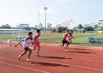 Điền kinh tiếng Anh là gì? Cách phát âm và từ vựng liên quan